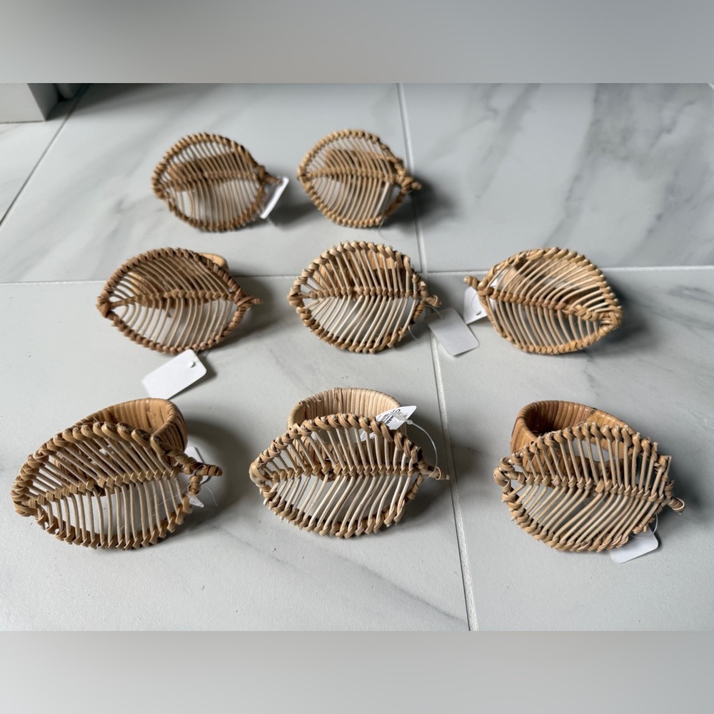 NWT Crate & Barrel 8 Wicker Leaf Napkin Rings Spring Summer Outdoor Entertain